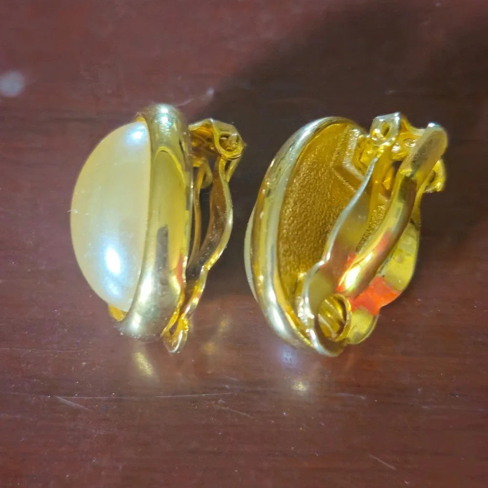 Vintage Gold Tone Faux Pearl Oval Clip On Earrings Large Cabochon Statement